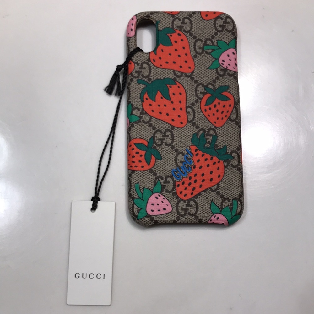 NIB Gucci Authentic GG Supreme Strawberry iPhone X / XS Case
